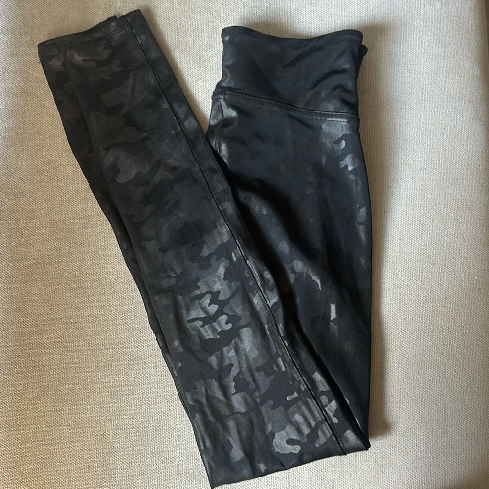 Spanx Leggings - Black Camouflage